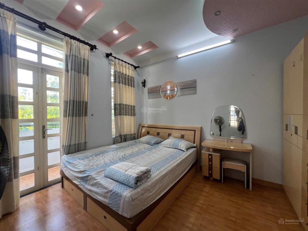 Cho thuê nhà đẹp nguyễn thiện thuật vị trí trung tâm nha trang  gần biển, 4 phòng ngủ 4 wc