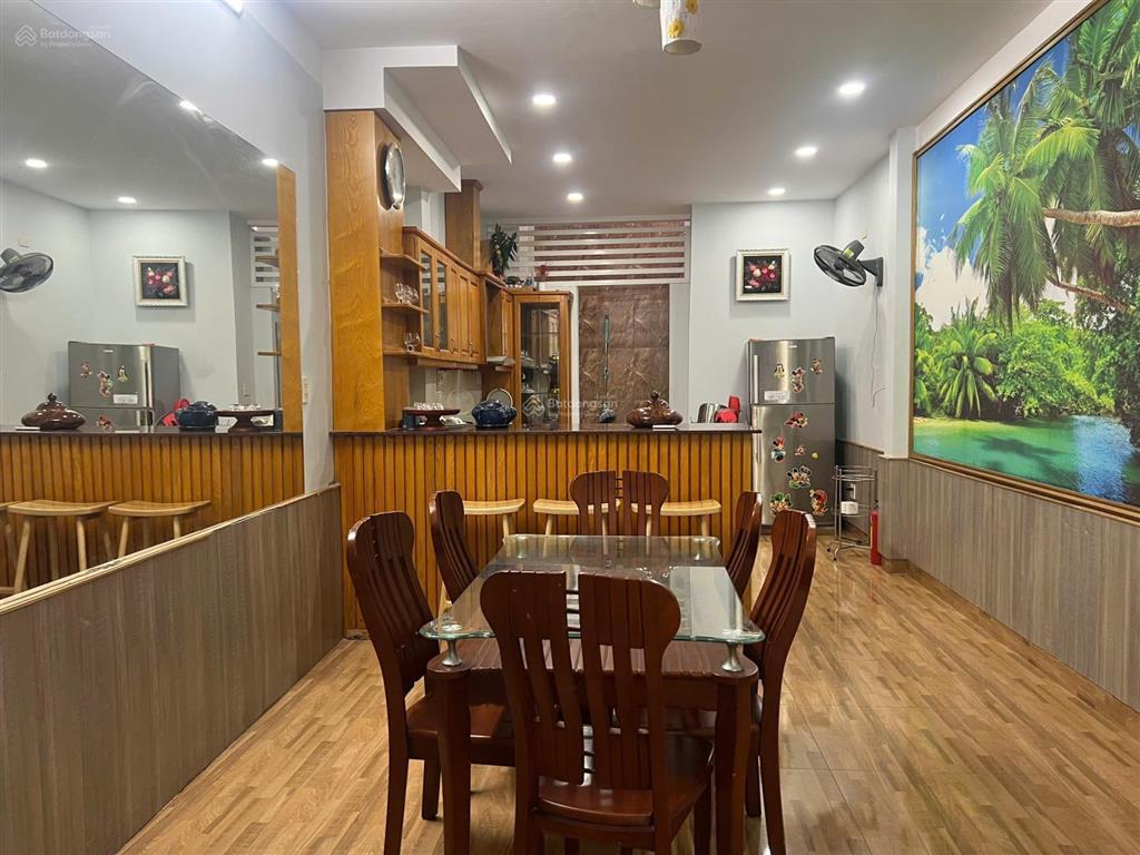 Cho thuê nhà đẹp nguyễn thiện thuật vị trí trung tâm nha trang  gần biển, 4 phòng ngủ 4 wc