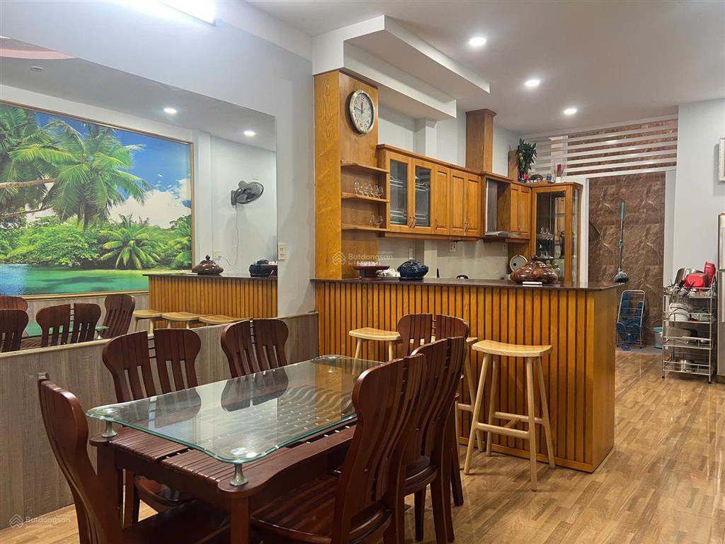 Cho thuê nhà đẹp nguyễn thiện thuật vị trí trung tâm nha trang  gần biển, 4 phòng ngủ 4 wc
