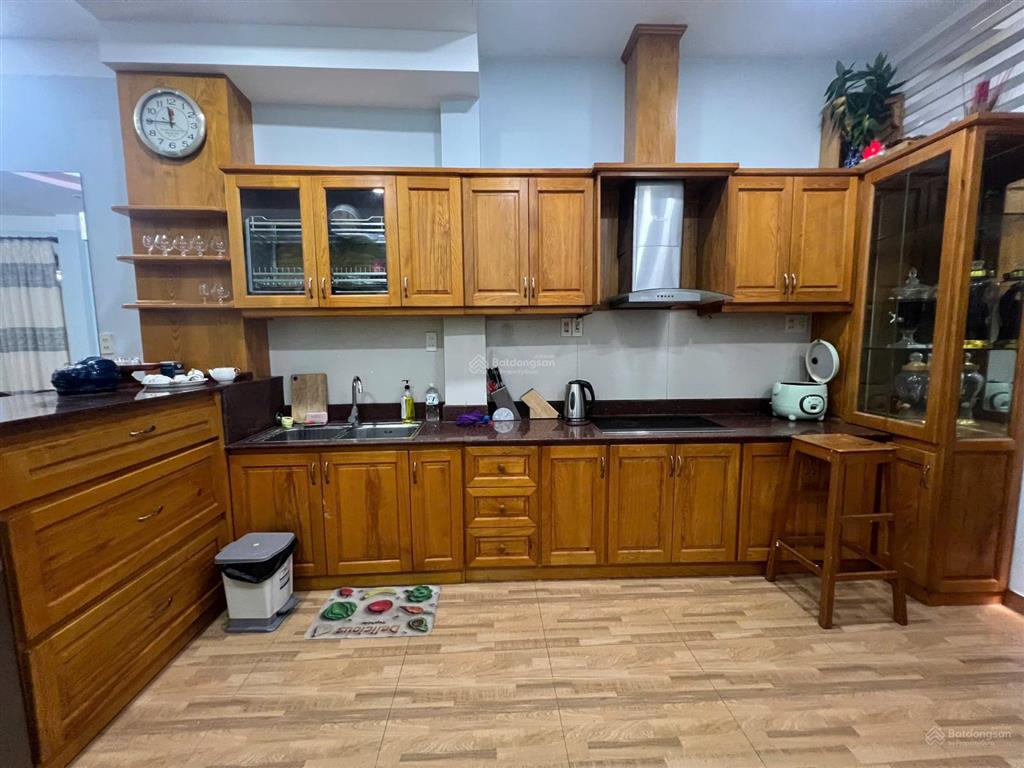 Cho thuê nhà đẹp nguyễn thiện thuật vị trí trung tâm nha trang  gần biển, 4 phòng ngủ 4 wc