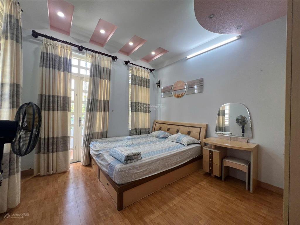 Cho thuê nhà đẹp nguyễn thiện thuật vị trí trung tâm nha trang  gần biển, 4 phòng ngủ 4 wc
