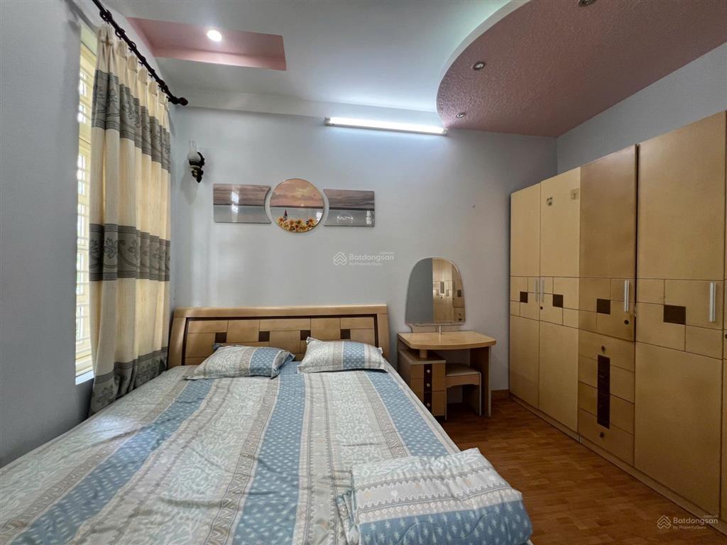Cho thuê nhà đẹp nguyễn thiện thuật vị trí trung tâm nha trang  gần biển, 4 phòng ngủ 4 wc