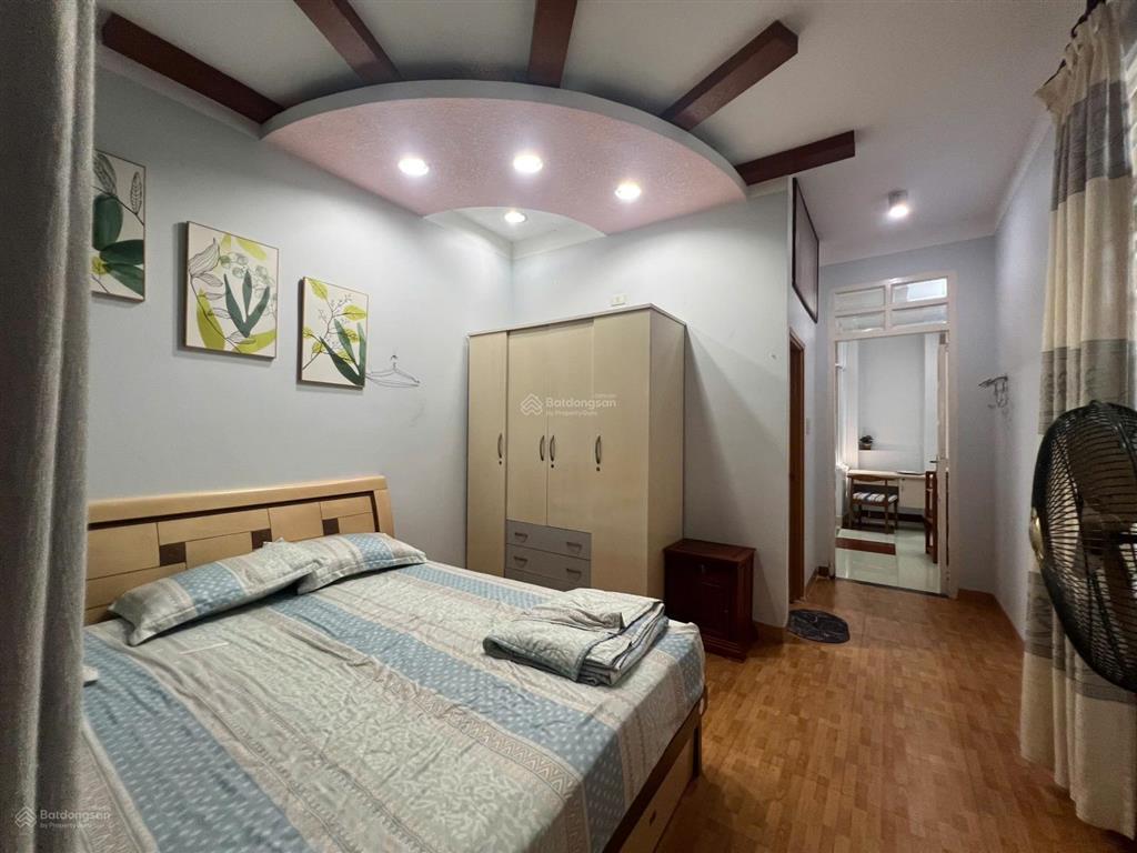 Cho thuê nhà đẹp nguyễn thiện thuật vị trí trung tâm nha trang  gần biển, 4 phòng ngủ 4 wc