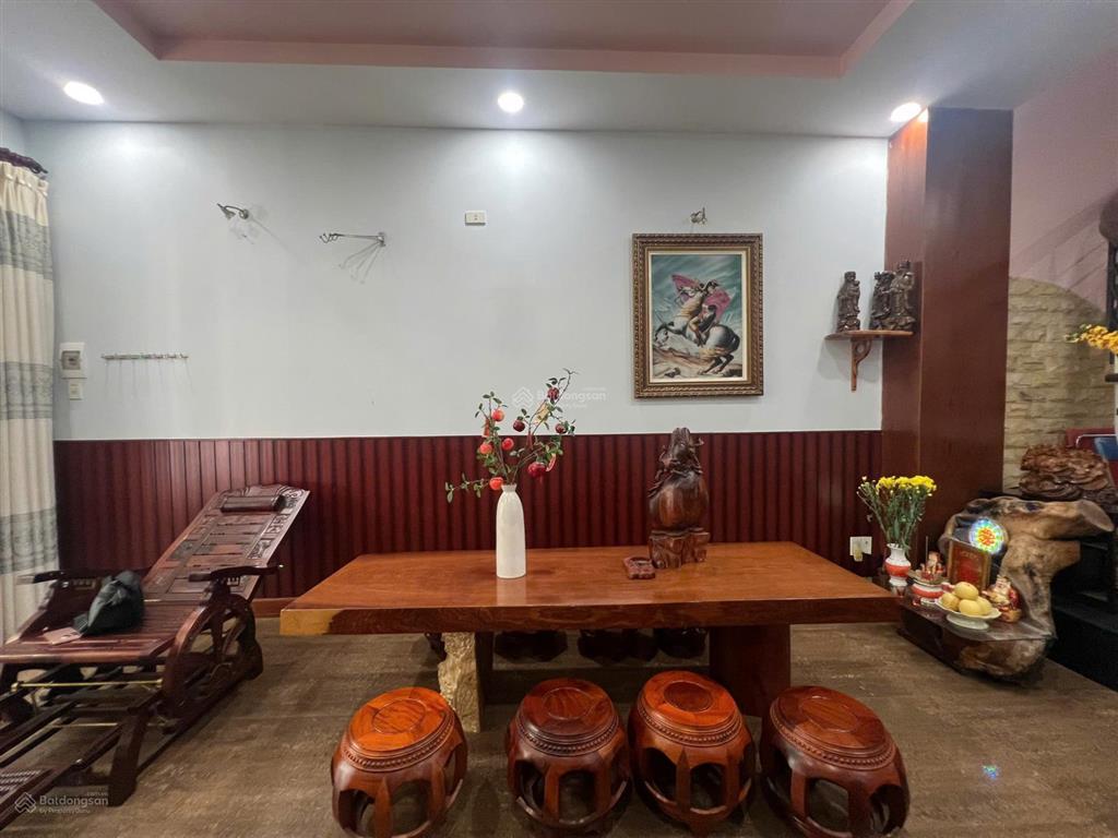 Cho thuê nhà đẹp nguyễn thiện thuật vị trí trung tâm nha trang  gần biển, 4 phòng ngủ 4 wc