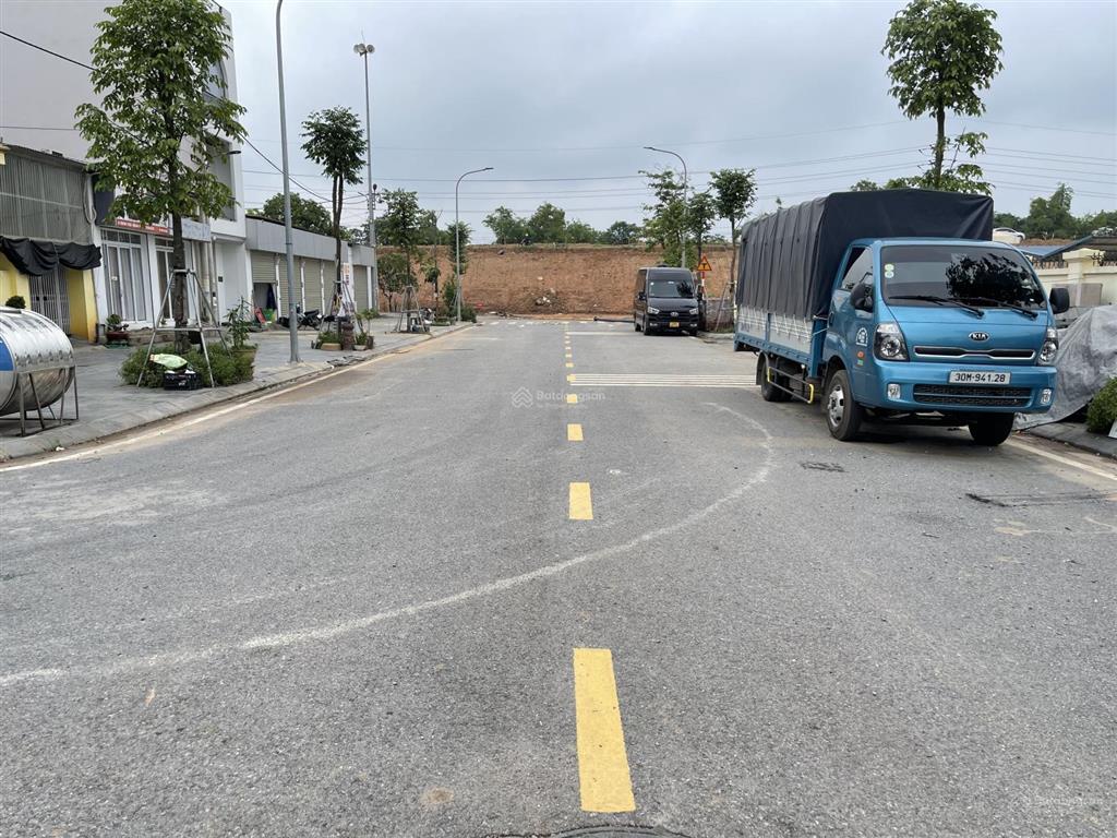 Bán 180m2 tàm xá  ô tô chạy vòng quanh  vài bước ra hồ điều hoà  mặt tiền rộng xây biệt thự vip