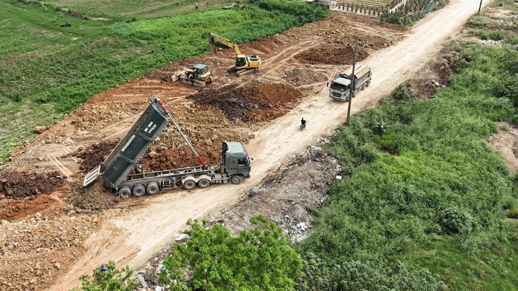 Bán 180m2 tàm xá  ô tô chạy vòng quanh  vài bước ra hồ điều hoà  mặt tiền rộng xây biệt thự vip
