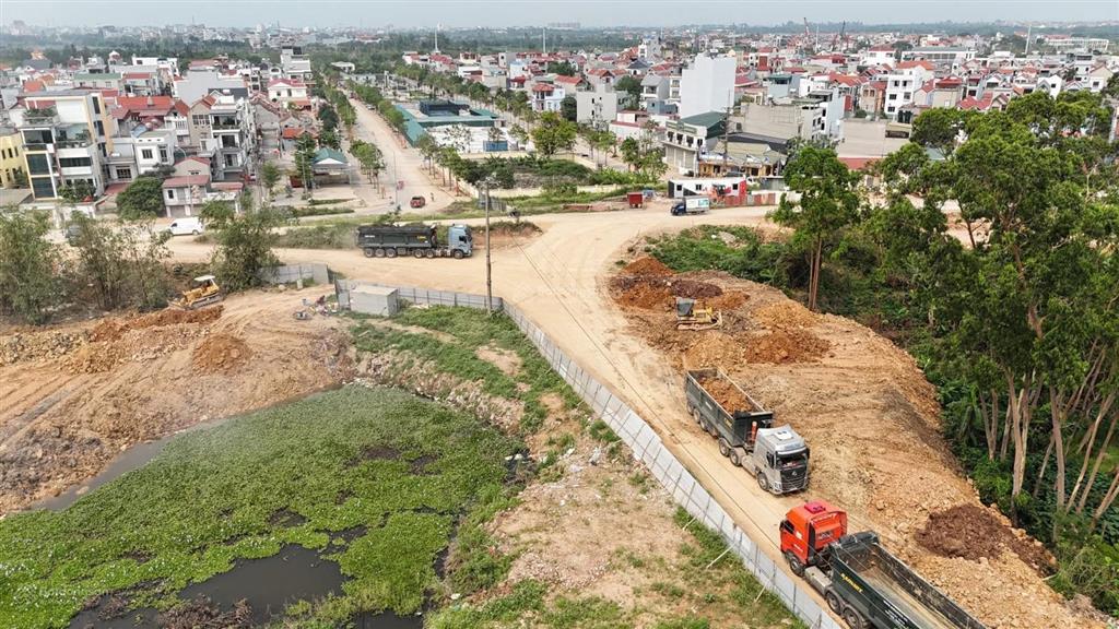 Bán 180m2 tàm xá  ô tô chạy vòng quanh  vài bước ra hồ điều hoà  mặt tiền rộng xây biệt thự vip
