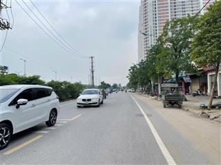 Gia đình mình cần bán nhà 3 tầng  vỉa hè ô tô tránh  view vin cổ loa  cầu tứ liên bắc qua nhà