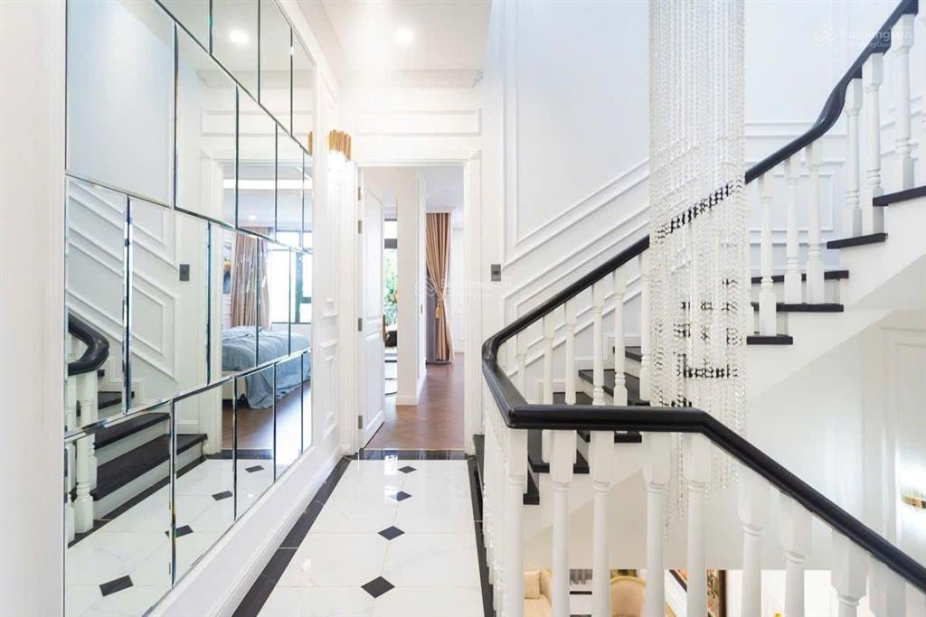 Cho thuê biệt thự verosa park full nội thất, 30 triệu/th, sd238m2, view đẹp, 4pn, 5wc