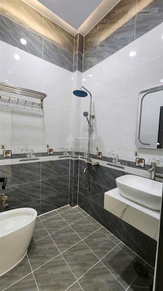 Nhà mới hoàn thiện sổ hồng khu dân cư đông, đường thông, vừa ở vừa buôn bán kinh doanh