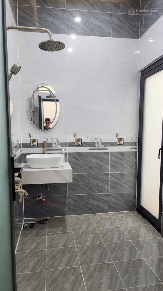 Nhà mới hoàn thiện sổ hồng khu dân cư đông, đường thông, vừa ở vừa buôn bán kinh doanh
