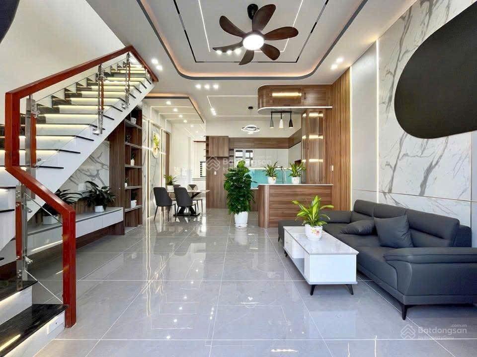 Nhà mới xây dựng thiết kế hiện tại hoàn công đầy đủ cách trường học và chợ trung tâm xã 200m