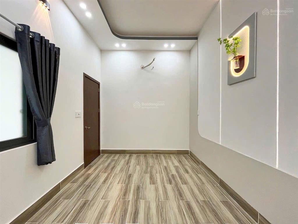 Nhà mới xây dựng thiết kế hiện tại hoàn công đầy đủ cách trường học và chợ trung tâm xã 200m