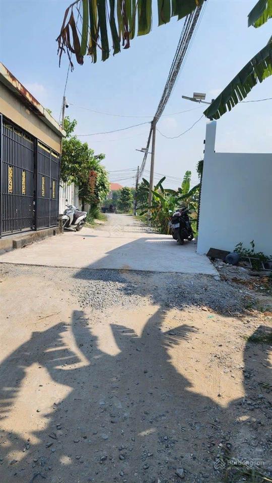 Nhà mới xây dựng thiết kế hiện tại hoàn công đầy đủ cách trường học và chợ trung tâm xã 200m