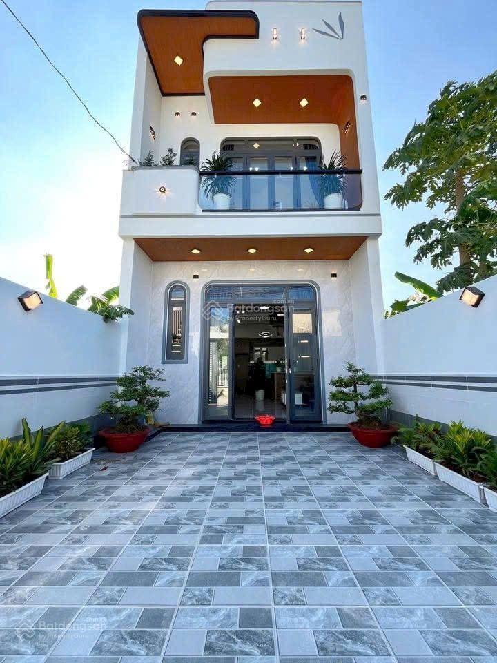 Nhà mới xây dựng thiết kế hiện tại hoàn công đầy đủ cách trường học và chợ trung tâm xã 200m
