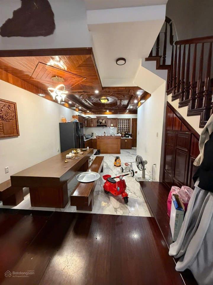 Bán gấp nhà mặt phố tại hoàng thúc trâm, 11 tỷ, 90m2, 3pn + 4wc