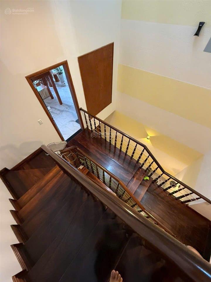 Bán gấp nhà mặt phố tại hoàng thúc trâm, 11 tỷ, 90m2, 3pn + 4wc