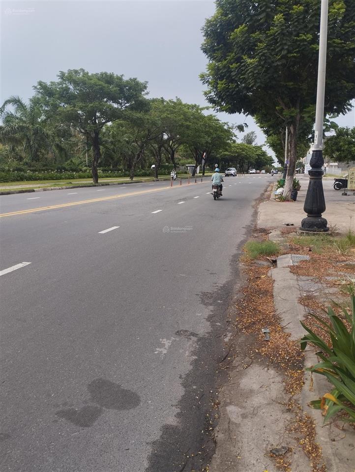 Chủ cần bán gấp lô đất mặt tiền đường lê văn hiến giá xụp hầm