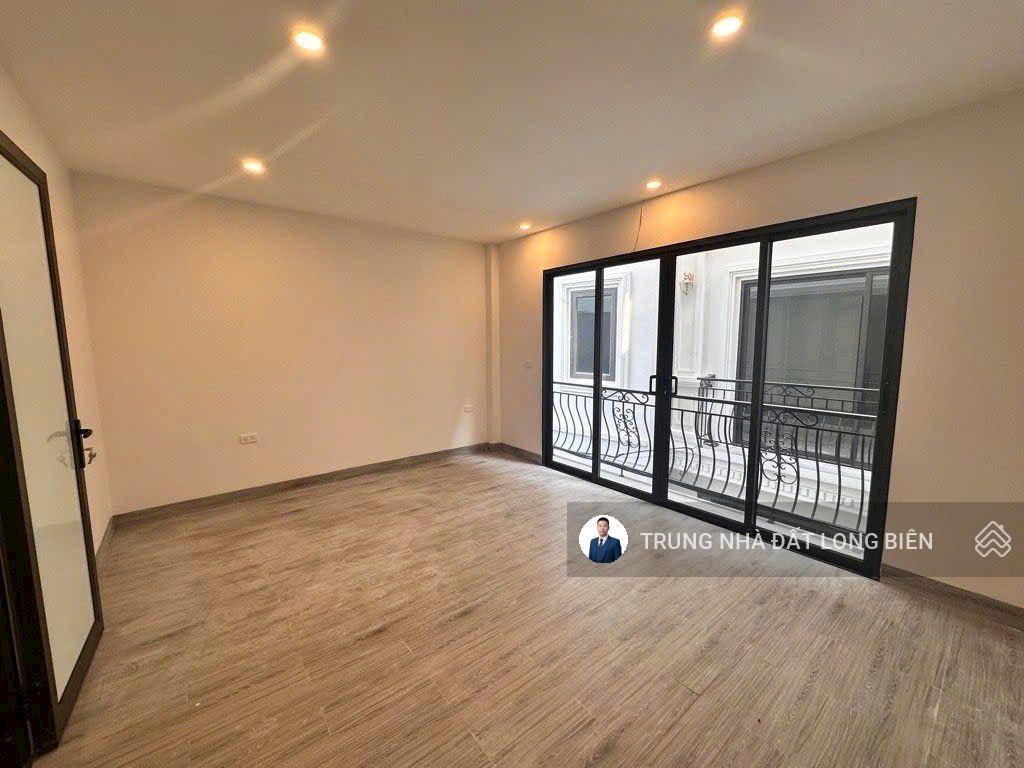 Hiếm chủ bán gấp căn nhà long biên 35m2 x 4t chỉ hơn 4 tỷ sát ô tô ngõ trước nhà 2,5m ở sướng
