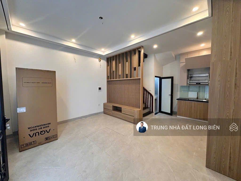 Hiếm chủ bán gấp căn nhà long biên 35m2 x 4t chỉ hơn 4 tỷ sát ô tô ngõ trước nhà 2,5m ở sướng