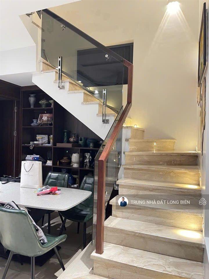 Hiếm chỉ 12 tỷ sở ngay căn biệt thự việt hưng long biên 75m2 x 4t full nội thất xịn xò ô tô tránh