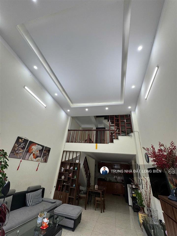 Chính chủ cần bán gấp căn nhà 48m2 x 5t view hồ ô tô tránh ngõ thông kinh doanh tốt an sinh đỉnh
