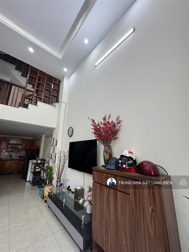 Chính chủ cần bán gấp căn nhà 48m2 x 5t view hồ ô tô tránh ngõ thông kinh doanh tốt an sinh đỉnh