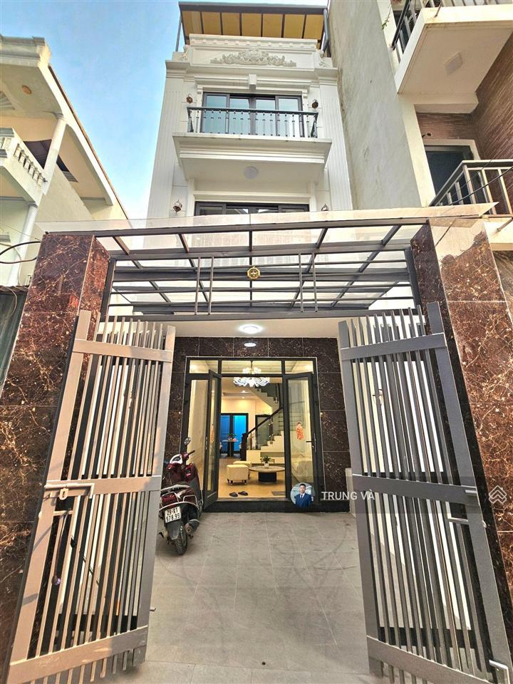 Thạch bàn long biên bán nhà quan chức ô tô đỗ cửa 70m2 x 4t full nội thất gần aeon mall