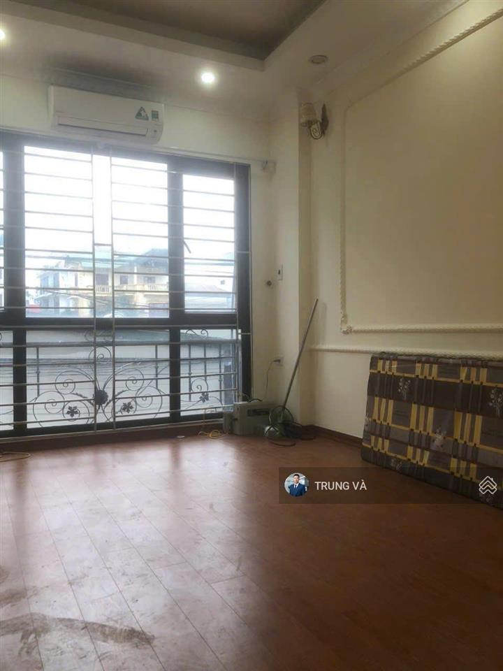 Chủ đi nước ngoài bán gấp căn nhà bát khối long biên 34m2 x 5 tầng chỉ 5,4 tỷ gần aeon mall