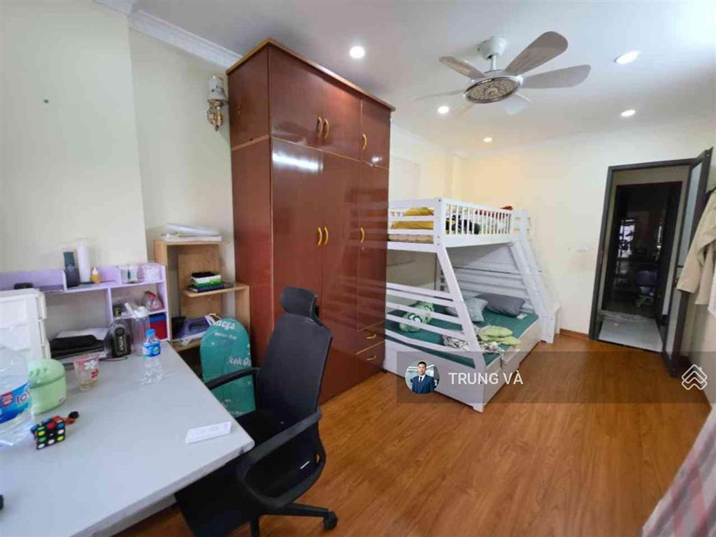 Chỉ hơn 5 tỷ có ngay nhà đẹp 5 tầng bát khối long biên thoáng trước sau ô tô đỗ cổng gần aeon mall