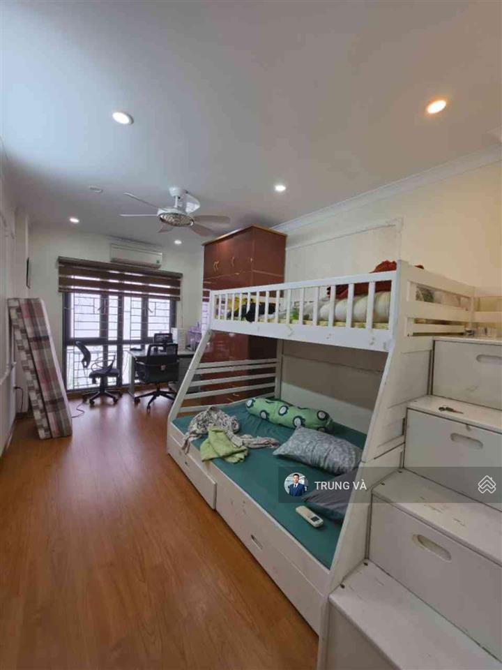 Chỉ hơn 5 tỷ có ngay nhà đẹp 5 tầng bát khối long biên thoáng trước sau ô tô đỗ cổng gần aeon mall