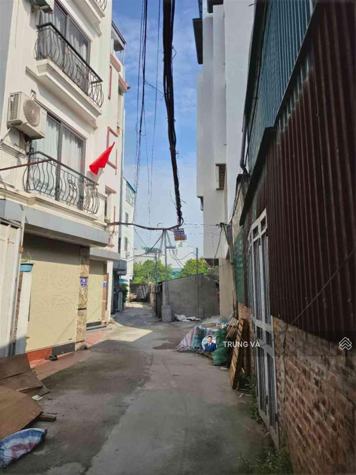 Chỉ hơn 5 tỷ có ngay nhà đẹp 5 tầng bát khối long biên thoáng trước sau ô tô đỗ cổng gần aeon mall