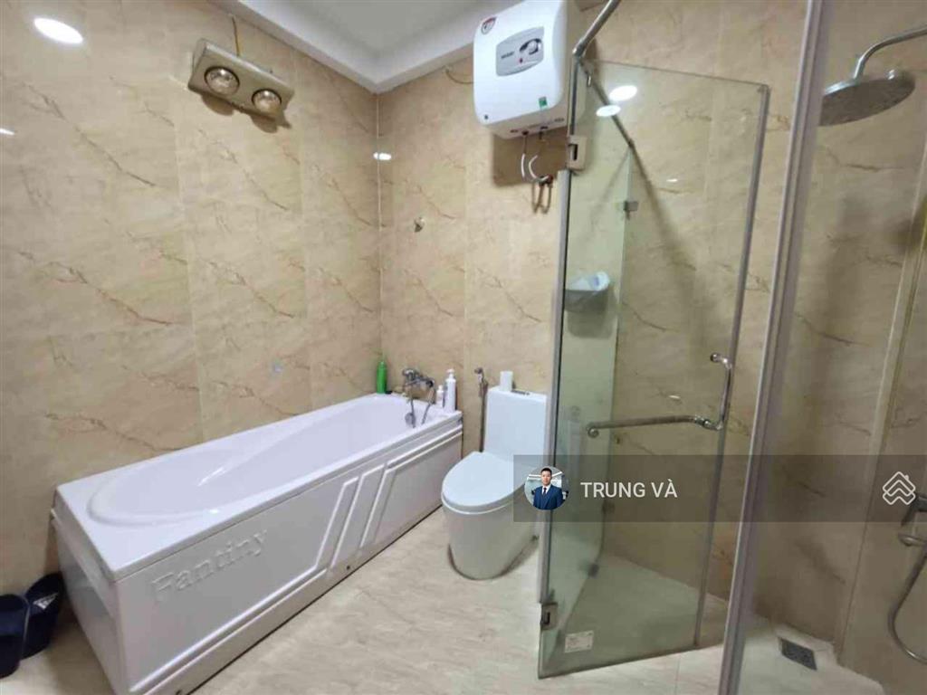 Chỉ hơn 5 tỷ có ngay nhà đẹp 5 tầng bát khối long biên thoáng trước sau ô tô đỗ cổng gần aeon mall
