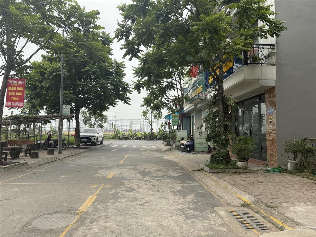 Một lô đấu giá chủ cắt lỗ nằm ngay sát đường 42m thông ra dự án 5ha của bộ công an (hv cảnh sát nd)