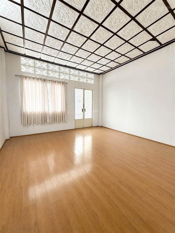 Nhà trung tâm q3  72m²  ngang 4.5*14m  3 tầng  gần mặt tiền