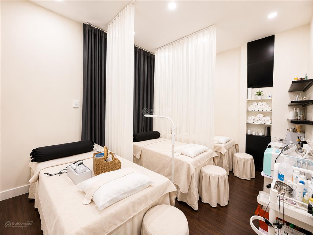 Bán nhà đẹp tại âu cơ, 9,65 tỷ, 50m2 nhiều tiện ích  mặt tiền 4.5m thoáng