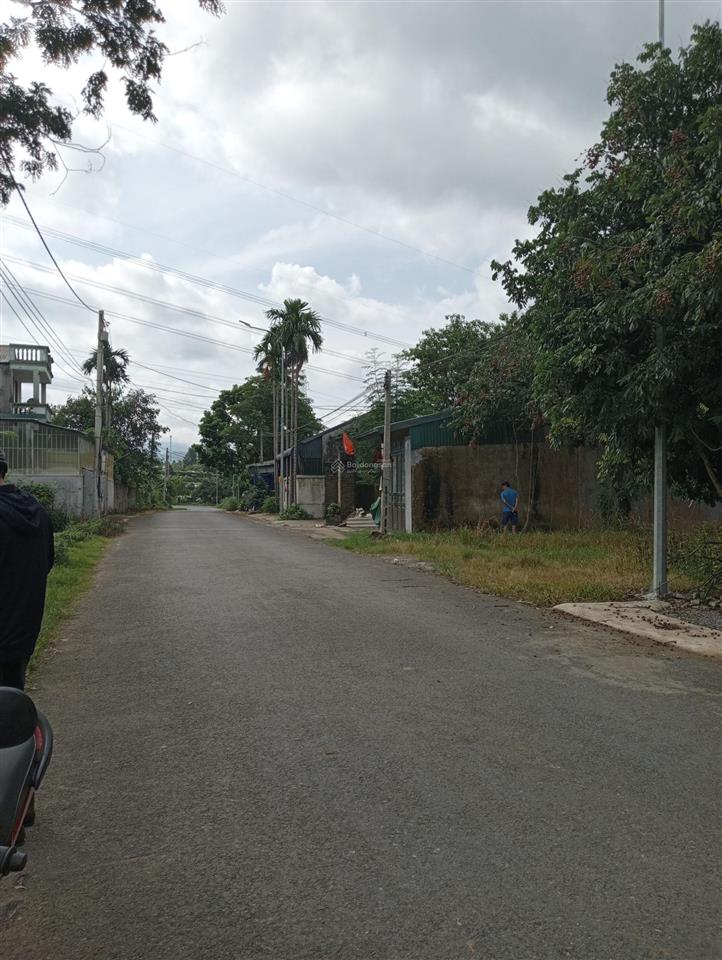 Bán đất thị trấn cao phong, giá 10 triệu / m2, dt 2000m2, pháp lý đầy đủ, uy tín!