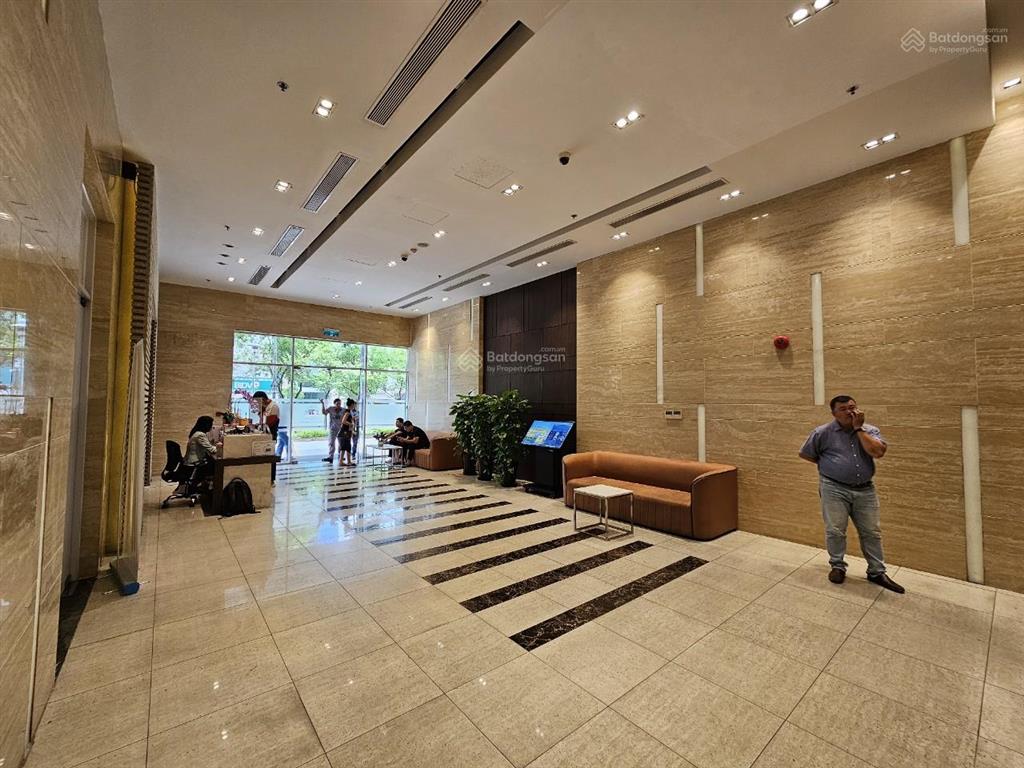 Văn phòng the prince residence dt 14m2  giá 5 triệu/tháng ~ dt 32m2  giá 18 triệu/tháng