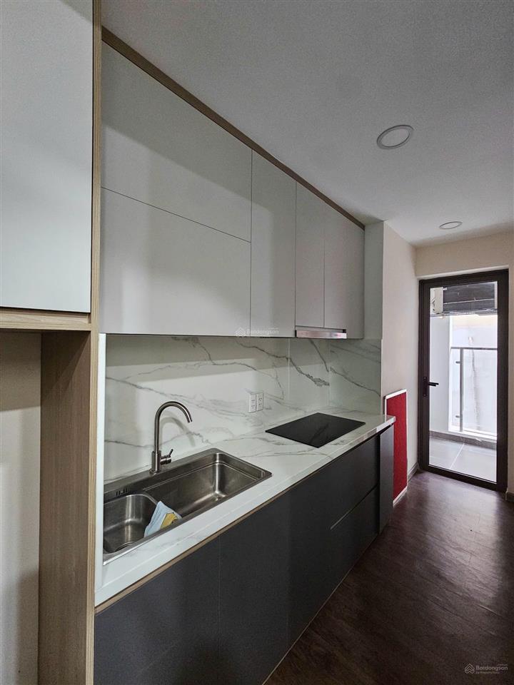 Văn phòng the prince residence dt 14m2  giá 5 triệu/tháng ~ dt 32m2  giá 18 triệu/tháng