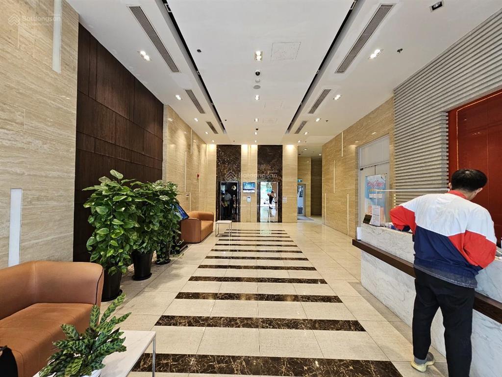 Văn phòng the prince residence dt 14m2  giá 5 triệu/tháng ~ dt 32m2  giá 18 triệu/tháng