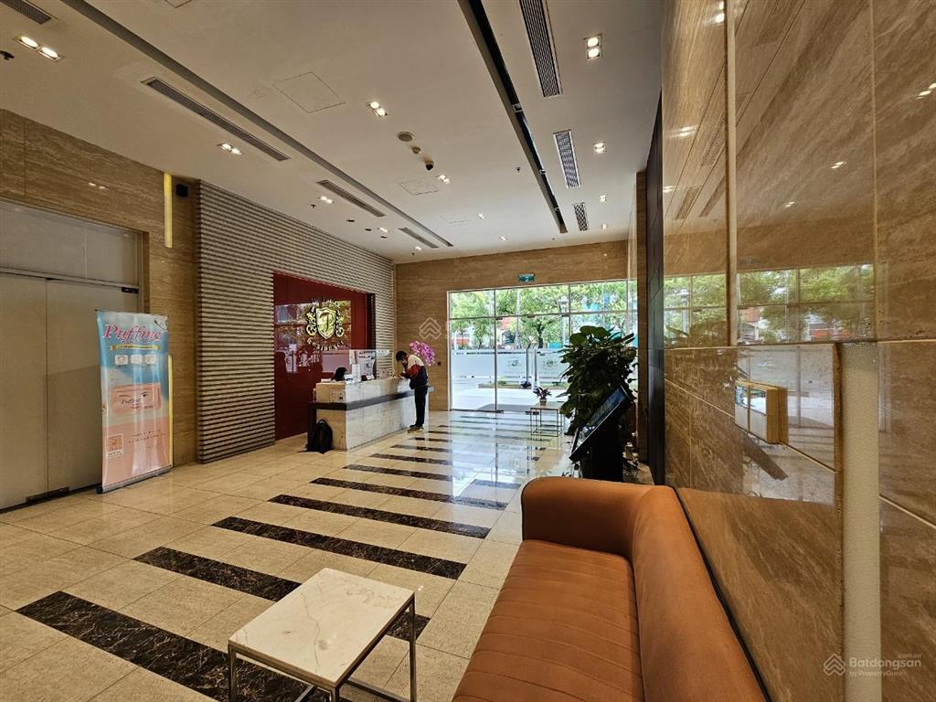 Văn phòng the prince residence dt 14m2  giá 5 triệu/tháng ~ dt 32m2  giá 18 triệu/tháng