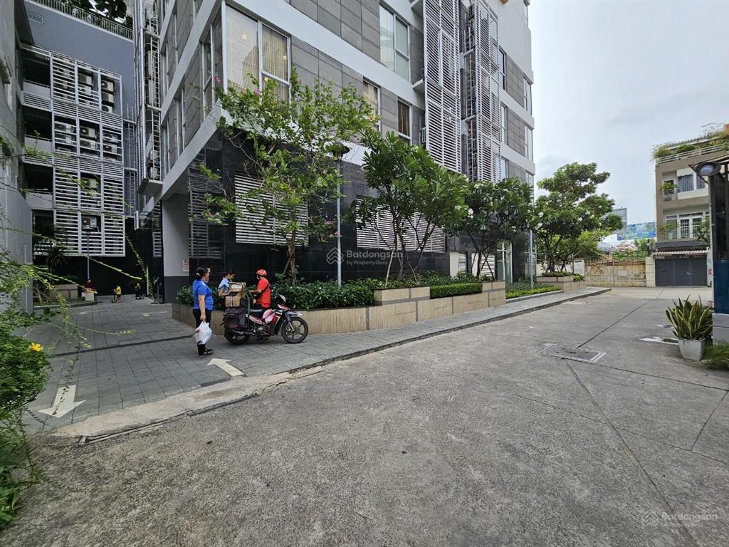 Văn phòng the prince residence dt 14m2  giá 5 triệu/tháng ~ dt 32m2  giá 18 triệu/tháng