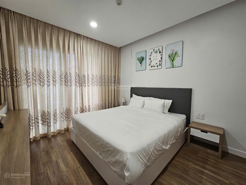 Chính chủ gửi bán gấp căn hộ 1pn sky center / diện tích 36m2  giá bán 2,6 tỷ  view thoáng mát