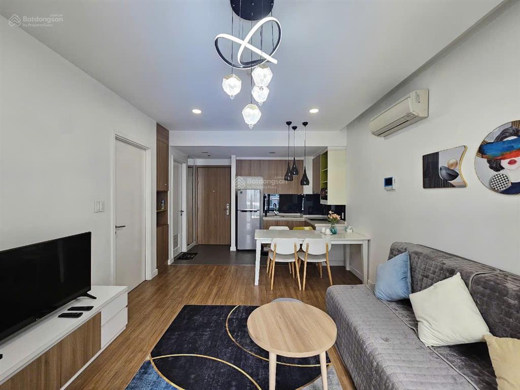 Chính chủ gửi bán gấp căn hộ 1pn sky center / diện tích 36m2  giá bán 2,6 tỷ  view thoáng mát