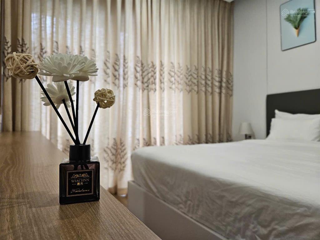 Chính chủ gửi bán gấp căn hộ 1pn sky center / diện tích 36m2  giá bán 2,6 tỷ  view thoáng mát