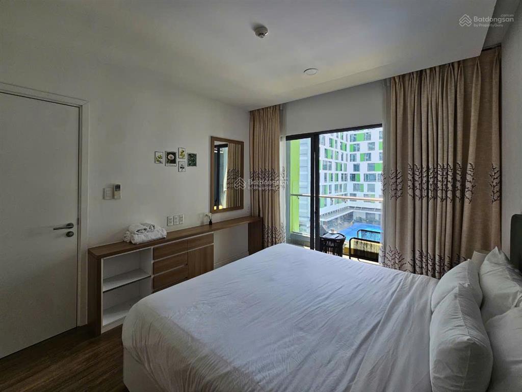 Chính chủ gửi bán gấp căn hộ 1pn sky center / diện tích 36m2  giá bán 2,6 tỷ  view thoáng mát