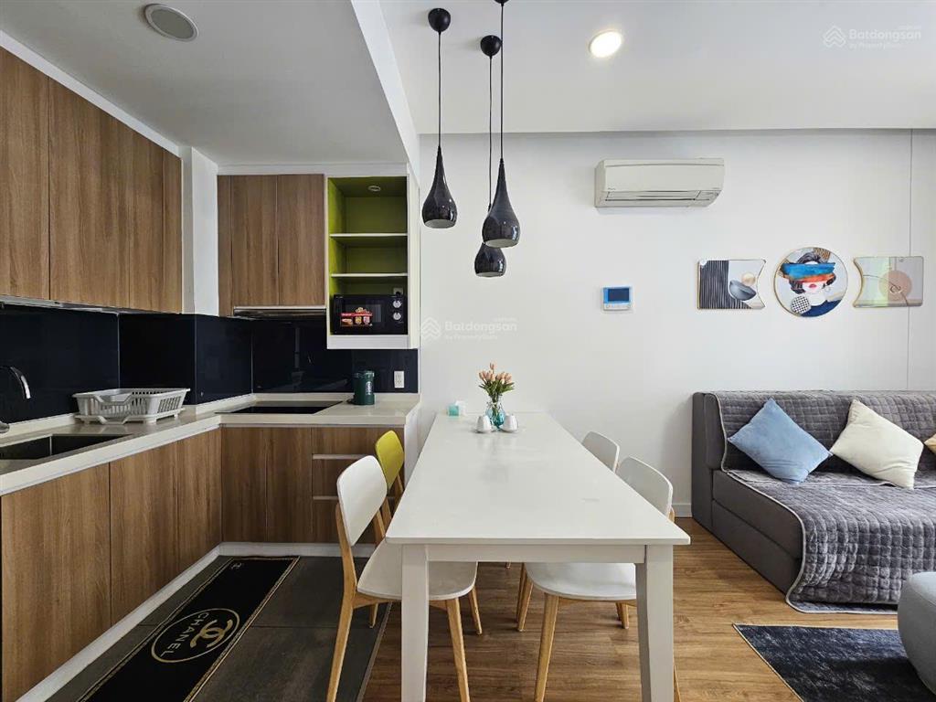 Chính chủ gửi bán gấp căn hộ 1pn sky center / diện tích 36m2  giá bán 2,6 tỷ  view thoáng mát