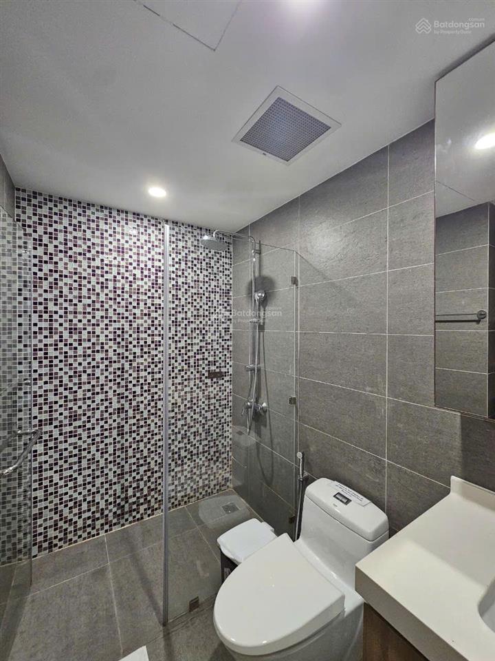 Chính chủ gửi bán gấp căn hộ 1pn sky center / diện tích 36m2  giá bán 2,6 tỷ  view thoáng mát