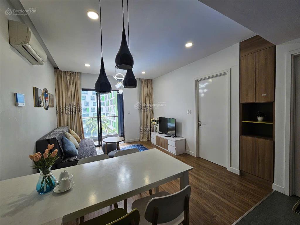 Chính chủ gửi bán gấp căn hộ 1pn sky center / diện tích 36m2  giá bán 2,6 tỷ  view thoáng mát