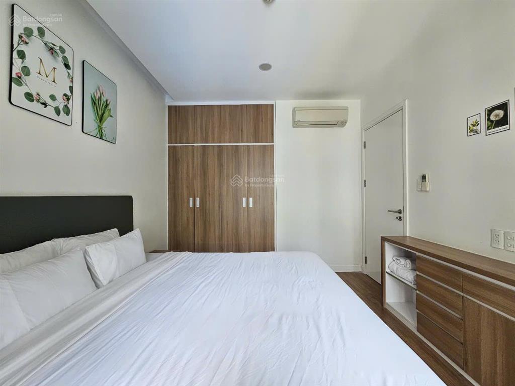 Chính chủ gửi bán gấp căn hộ 1pn sky center / diện tích 36m2  giá bán 2,6 tỷ  view thoáng mát